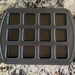 PAMPERED CHEF SQUARE BROWNIE PAN